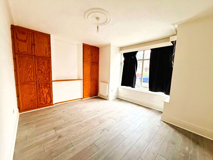 2 Bedroom Maisonette To Rent In Langdale Avenue, Mitcham, Surrey, CR4
