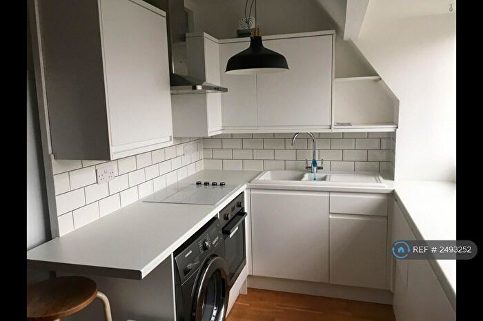 Studio To Rent In Lyttelton Court, London, N2