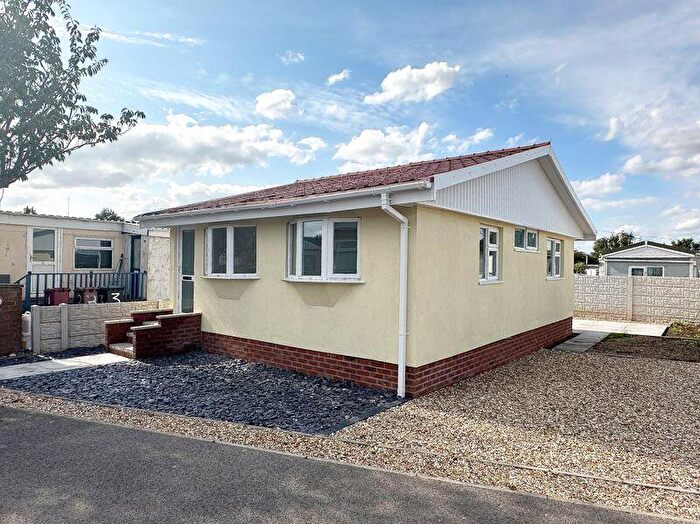 2 Bedroom Detached Bungalow To Rent In Maple Avenue, Scunthorpe, DN15