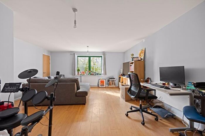 1 Bedroom Flat For Sale In Greenford Road, Greenford, UB6