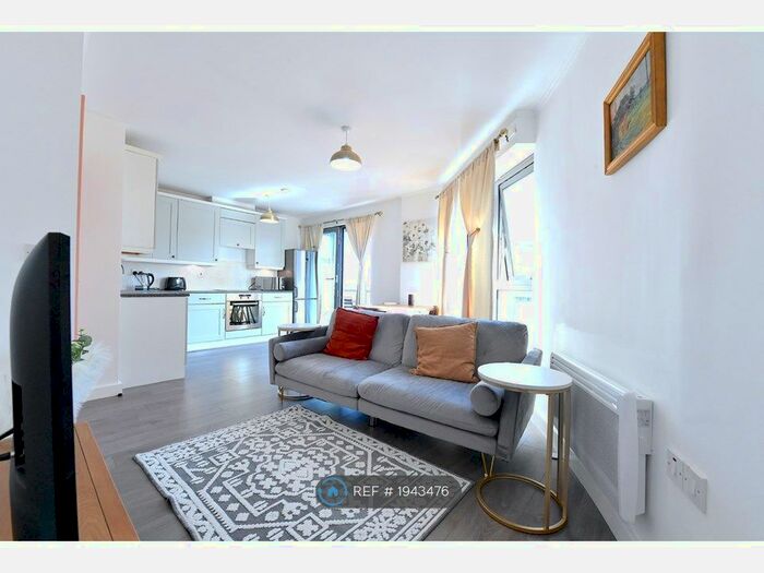 1 Bedroom Flat To Rent In Ebbett Court, London, W3