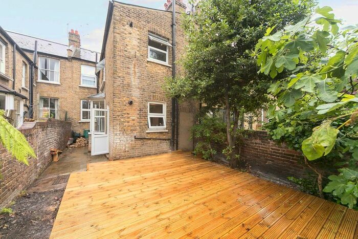 2 Bedroom Flat To Rent In Racton Road, London, SW6