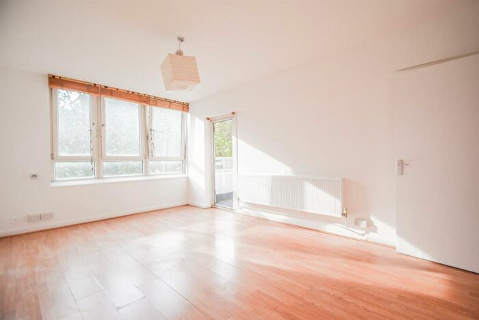 3 Bedroom Flat To Rent In Old Street, London, EC1V