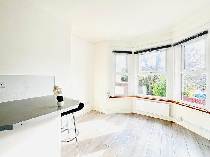 1 Bedroom Flat To Rent In Gowan Road, Willesden Green, NW10