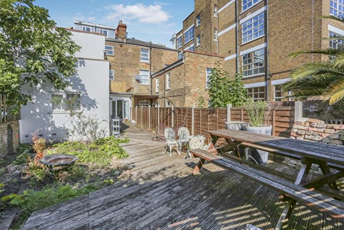 1 Bedroom Flat To Rent In The Vale, East Acton, W3
