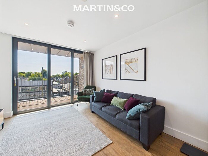 2 Bedroom Flat For Sale In Fairfield Avenue, Staines, TW18