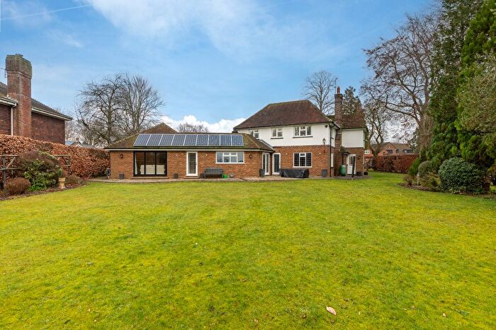 4 Bedroom Detached House For Sale In The Avenue (Private Road), Dunstable, Beds, LU6