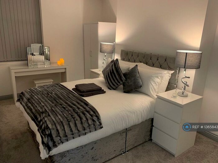 2 Bedroom Flat To Rent In Bertram Road, Bradford, BD8