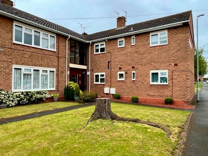2 Bedroom Flat To Rent In Redhurst Drive, Wolverhampton, WV10