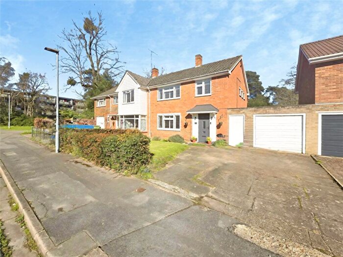 3 Bedroom Semi Detached House For Sale In Primrose Walk, Bracknell, Berkshire, RG12