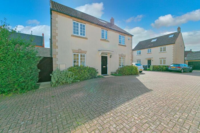5 Bedroom Detached House For Sale In Bergman Close, Oxley Park, MK4