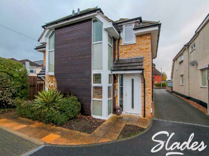 1 Bedroom Cluster House To Rent In The Beehive, Jumpers Road, Christchurch, Dorset, BH23