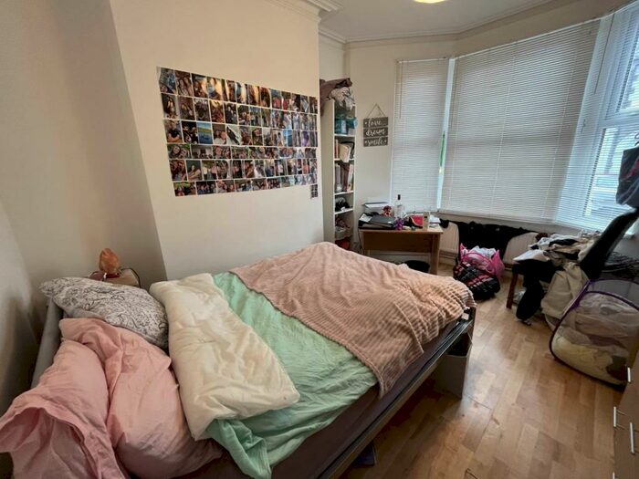 5 Bedroom House To Rent In Dogfield Street, Cathays, CF24