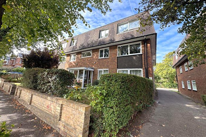 1 Bedroom Flat For Sale In Onslow Gardens, Wallington, Surrey., SM6
