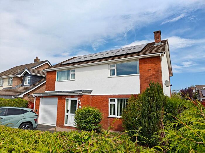 4 Bedroom Detached House For Sale In Pentrosfa, Llandrindod Wells, LD1