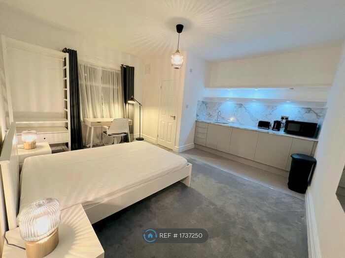 Studio To Rent In Park Road, Loughborough, LE11