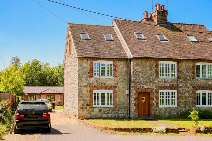 5 Bedroom Semi-Detached House For Sale In Lenham Heath Road, ME17