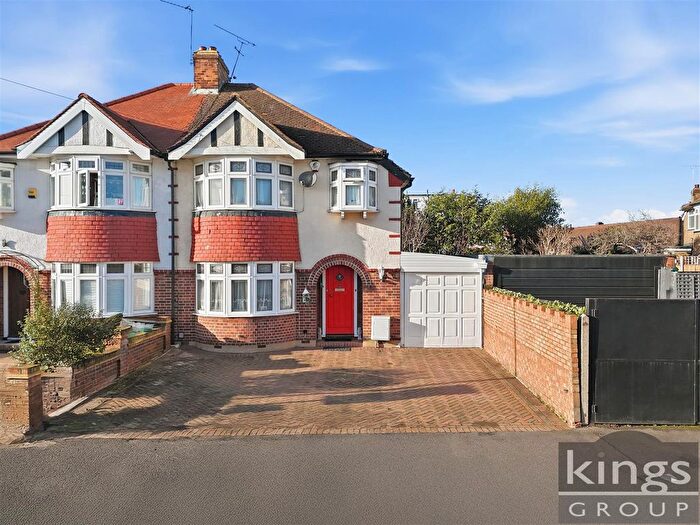 3 Bedroom Property For Sale In Rowantree Road, London, N21