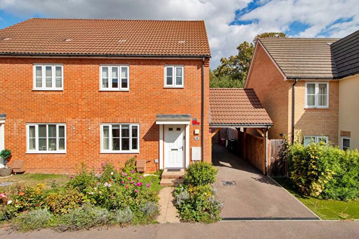 3 Bedroom Semi-Detached House For Sale In Chalk Close, Dartford, DA1