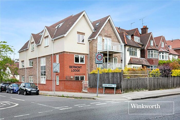 3 Bedroom Apartment For Sale In Bermont Lodge, Hendon Lane, Finchley, London, N3
