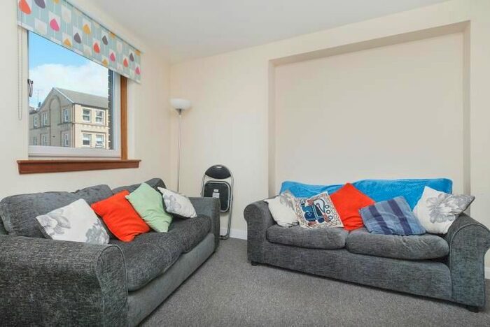 4 Bedroom Flat To Rent In St Leonards Street, Edinburgh, EH8