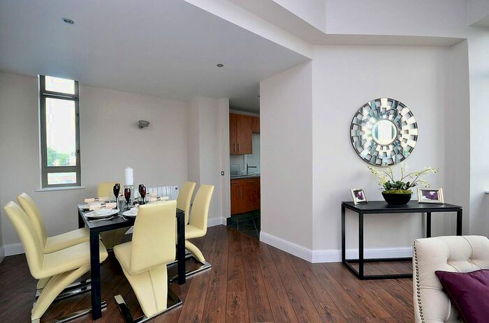 2 Bedroom Flat To Rent In City Road, Old Street, London, EC1V