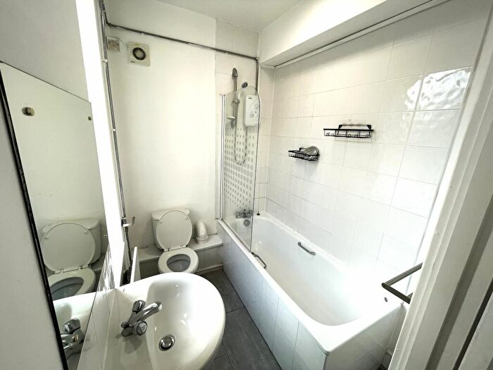 Studio To Rent In Flat Ecclesall Road, Sheffield, S11