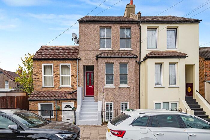 2 Bedroom Maisonette For Sale In Canon Road, Bromley, BR1