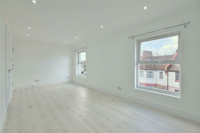 Studio To Rent In Pellatt Grove, Wood Green, N22