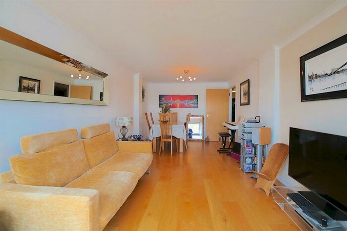 2 Bedroom Flat To Rent In The Highway, London, E1W