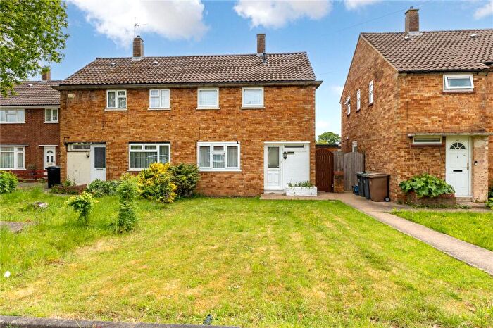 2 Bedroom Semi Detached House For Sale In Hallwicks Road, Luton, Bedfordshire, LU2