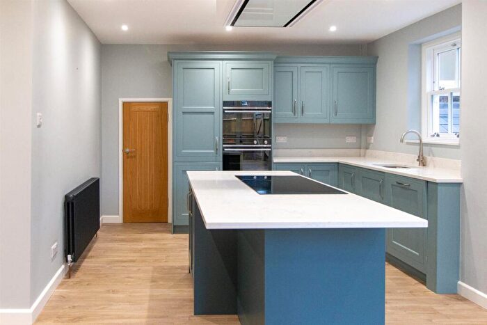 2 Bedroom Flat To Rent In Garden Flat - Whitemans Green, Cuckfield, RH17