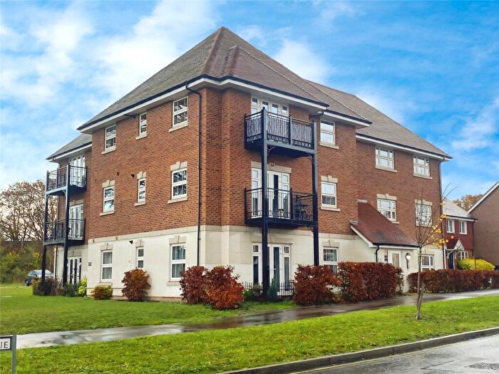 1 Bedroom Apartment For Sale In Oak Avenue, Wokingham, Berkshire, RG40
