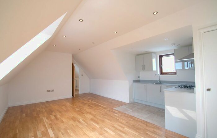 1 Bedroom Flat To Rent In Tafel Court (), Yeoman's Court, Ware Road, Hertford, SG13