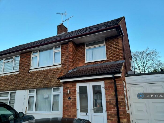 3 Bedroom Semi-Detached House To Rent In Earley, Earley, RG6