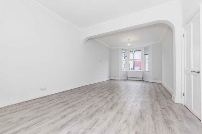 3 Bedroom Terraced House To Rent In Valnay Street, Tooting, SW17