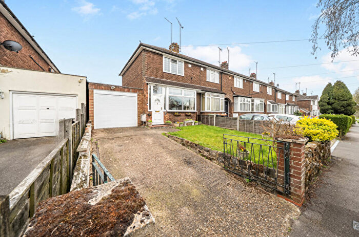 2 Bedroom End Of Terrace House For Sale In Westfield Road, Dunstable, Bedfordshire, LU6