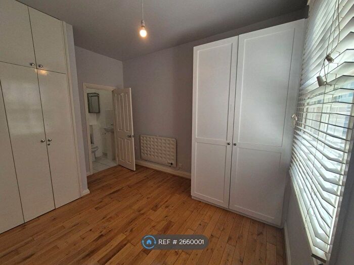 Studio To Rent In Parkland Road, London, N22