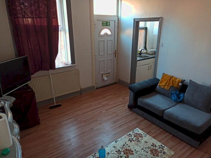 2 Bedroom Terraced House To Rent In Garnet Terrace, Leeds, LS11