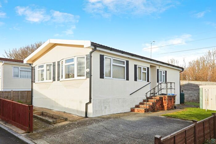 2 Bedroom Park Home For Sale In Beverley Hills Park, Amesbury, Salisbury, SP4