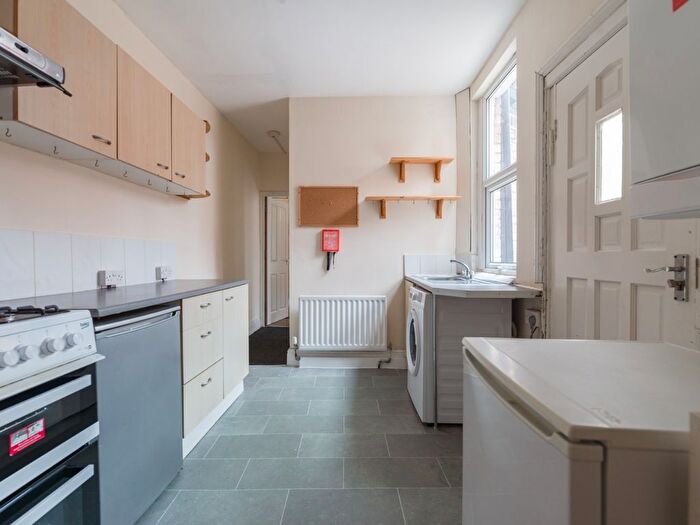 3 Bedroom Flat To Rent In Buston Terrace, Jesmond, Newcastle Upon Tyne, NE2