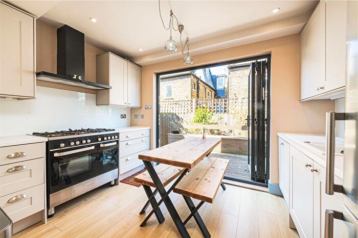2 Bedroom Flat To Rent In St. Ann's Hill, London, SW18