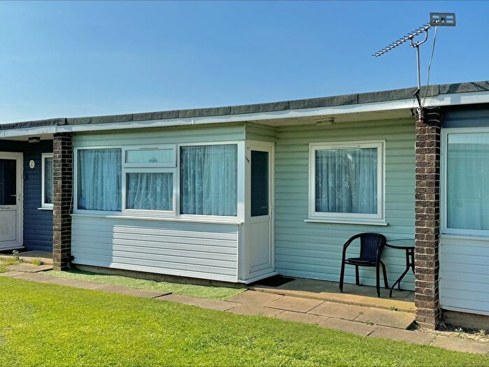 2 Bedroom Chalet For Sale In Sundowner Newport Road, Hemsby, NR29