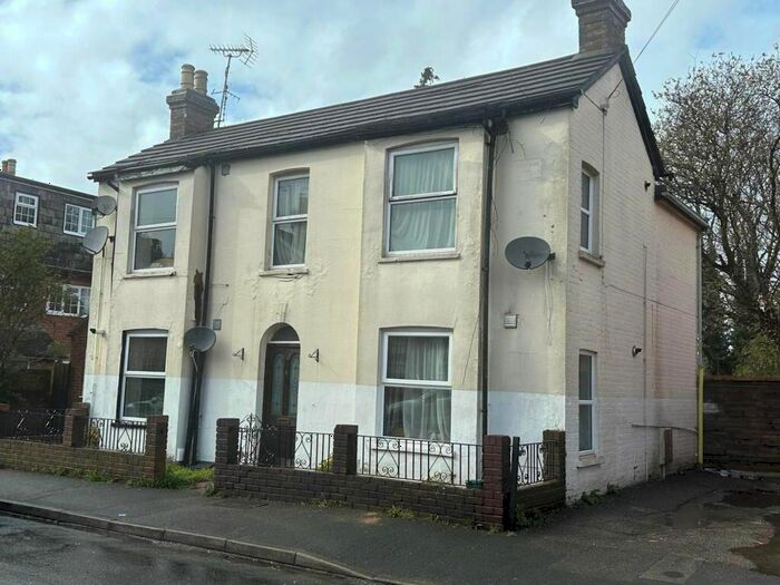 1 Bedroom Apartment For Sale In Moorlands Road, Camberley, ., GU15