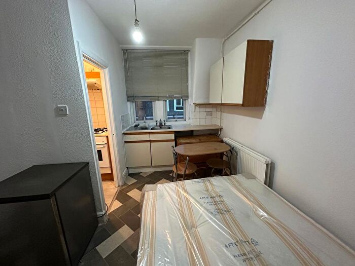 Studio To Rent In Green Lanes, London, N4