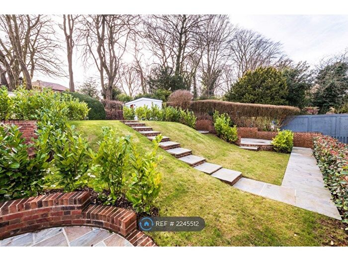 1 Bedroom Flat To Rent In Woodcote Valley Road, Purley, CR8