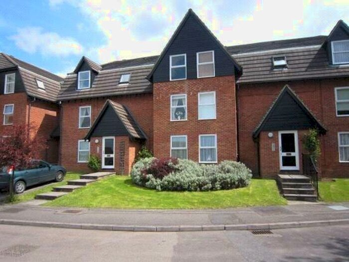 1 Bedroom Apartment To Rent In Millers Green Close, Enfield, Middlesex, EN2