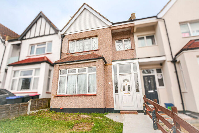 3 Bedroom Terraced House For Sale In Riviera Drive, Southend-On-Sea, SS1