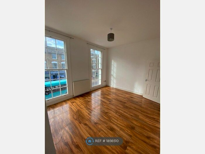 2 Bedroom Flat To Rent In Parrock Street, Gravesend, DA12