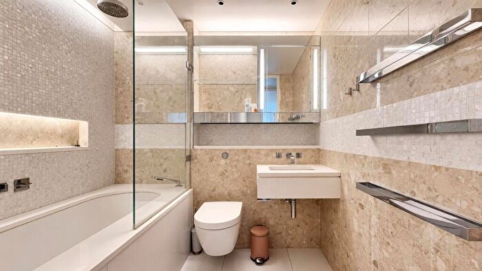 2 Bedroom Apartment For Sale In The Heron Building, More Street, City, EC2Y - Photo 11